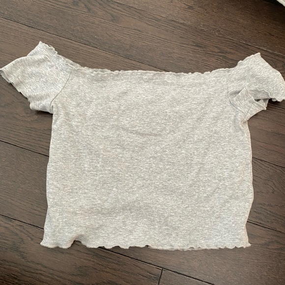 Grey cropped top off the shoulder - Picture 2 of 3